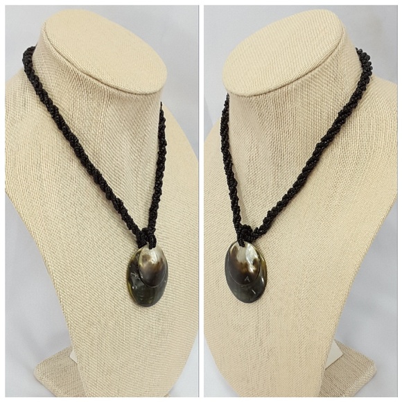 Shell Pendant on Glass Seed Beads, 20" Necklace - Picture 2 of 8